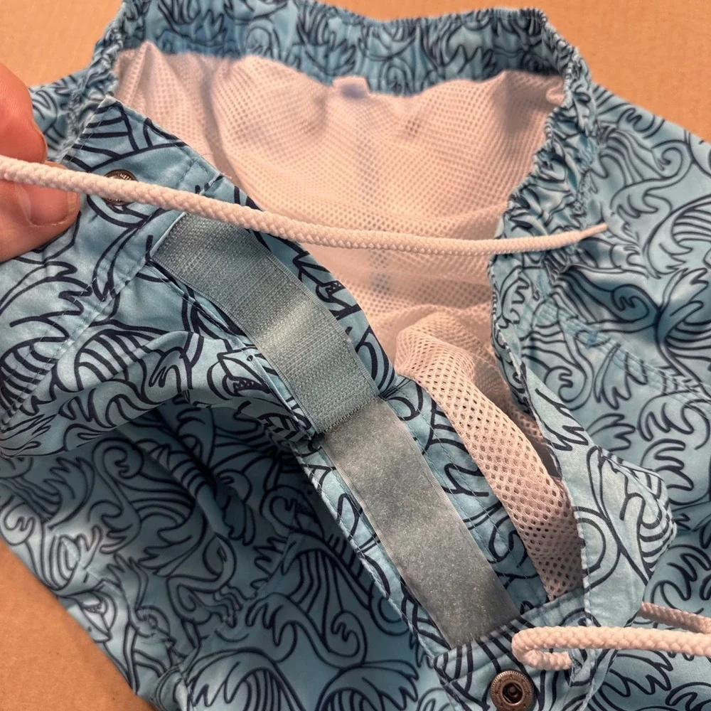 Southern Tide‎ Mens L Shark Wave Swim Trunks